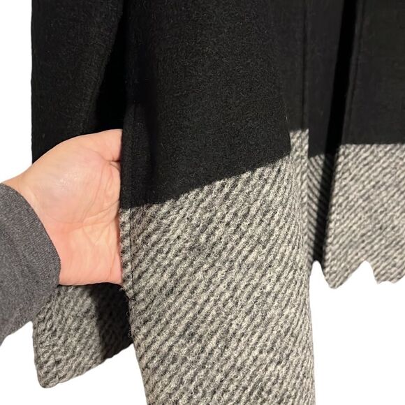 Tahari Sweater Overcoat Woman’s Size Large Black Gray Color Block Wool Blend - Picture 5 of 10